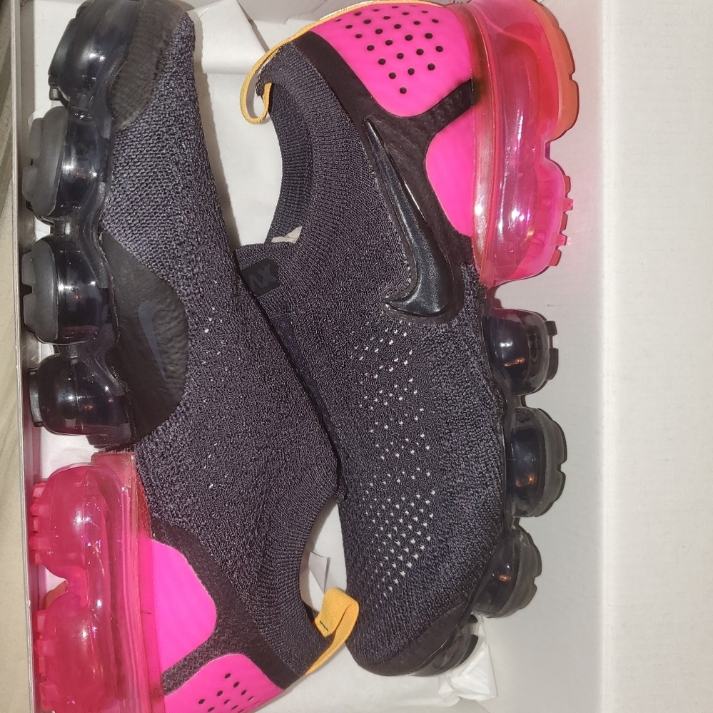 Size 7 women vapormax